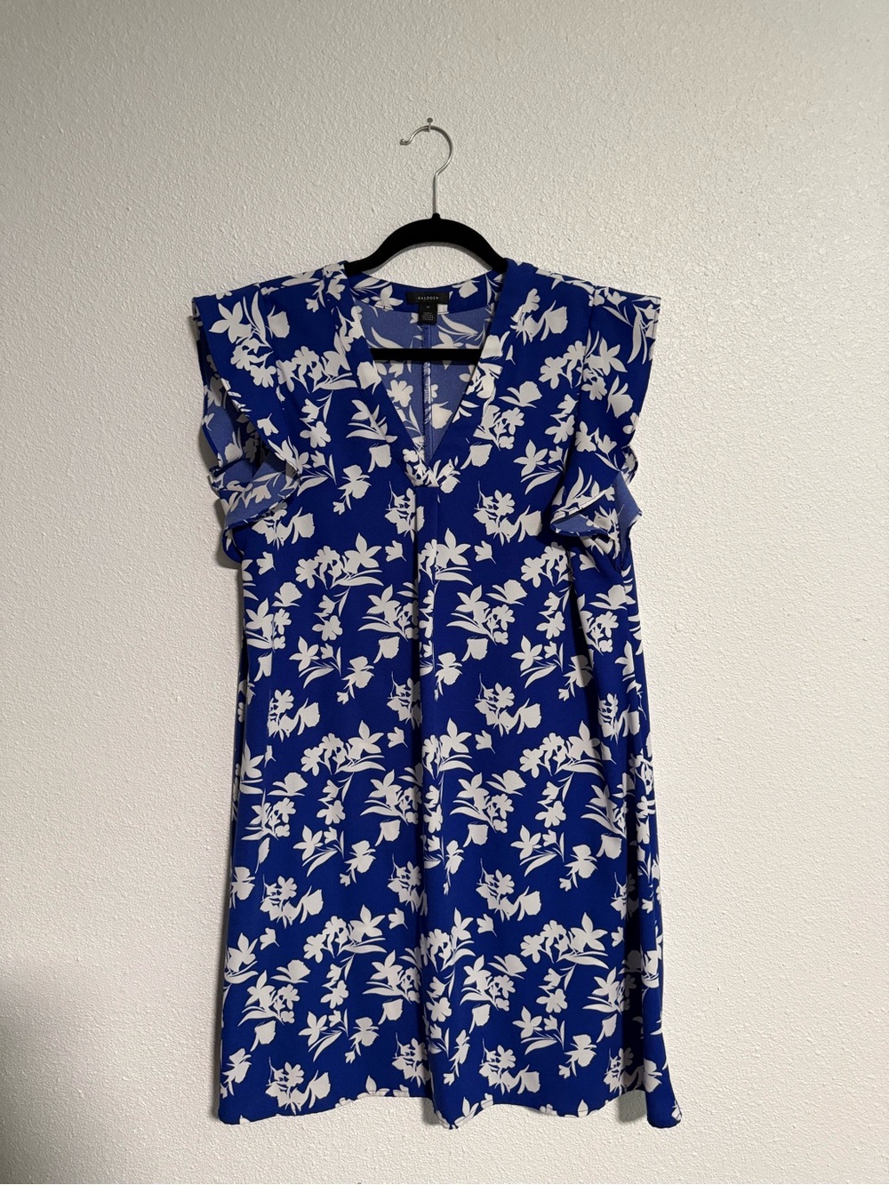 Women’s Halogen Flutter Sleeve V Neck MIDI Dress Size Medium